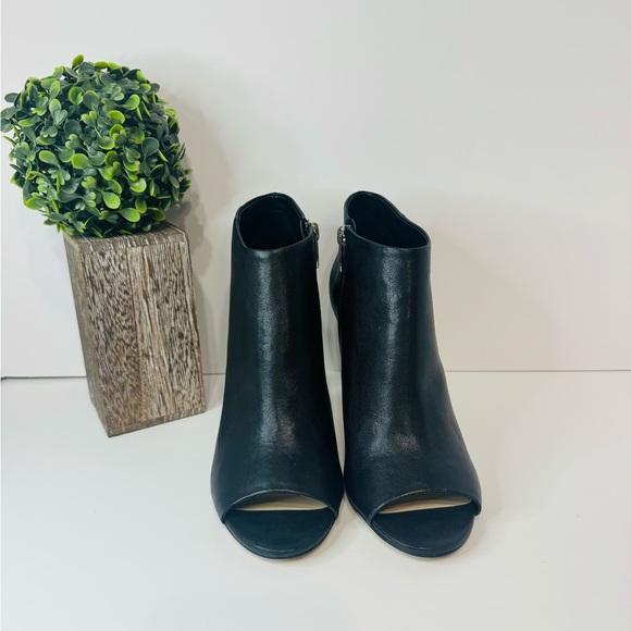 Vince Camuto Shoes - NWOT Vince Camuto open toe boots